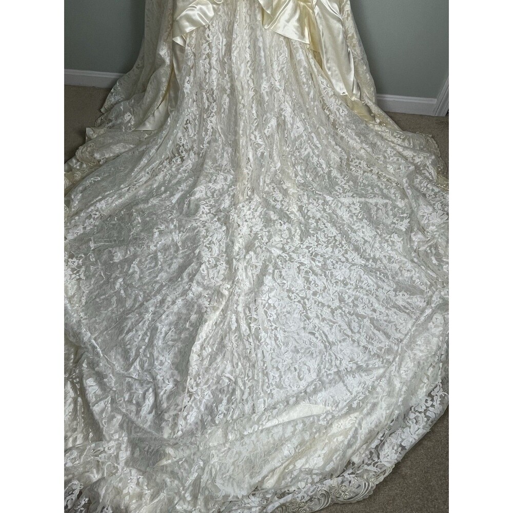VTG Embroidered Wedding Gown Bridal Dress 10 Cathedral Train Heart back Korea - Picture 2 of 15